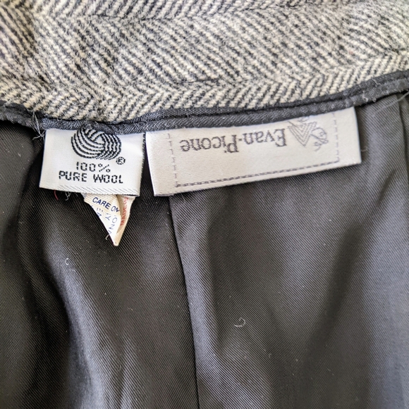 NWOT. Woman's 100% Wool full lined skirt with Herringbone pattern. - Picture 8 of 8